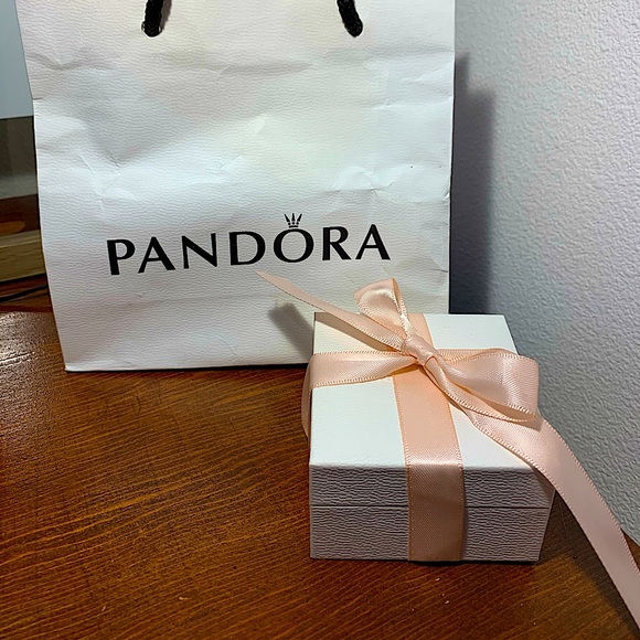 NWOT Pandora: Circle of Sparkle Necklace - Picture 4 of 8